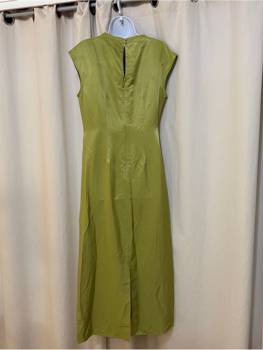 Nobody's Child Eden satin cap sleeve cowl neck maxi dress in olive - Picture 7 of 10